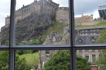 Castle Apartment 1 เอดินบะระ ภายนอก รูปภาพ